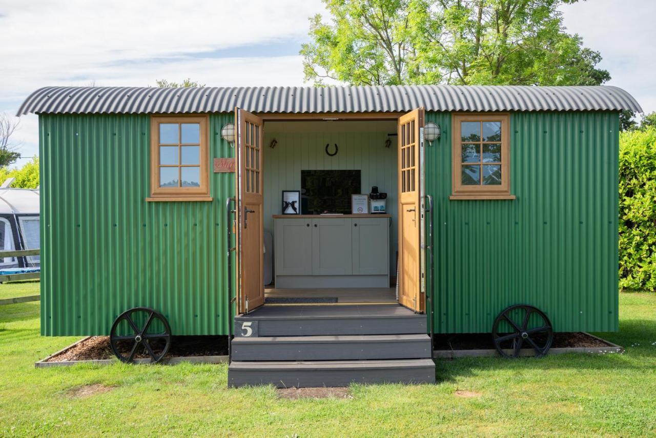 Glamping At South Lytchett Manor Ξενοδοχείο Poole Εξωτερικό φωτογραφία