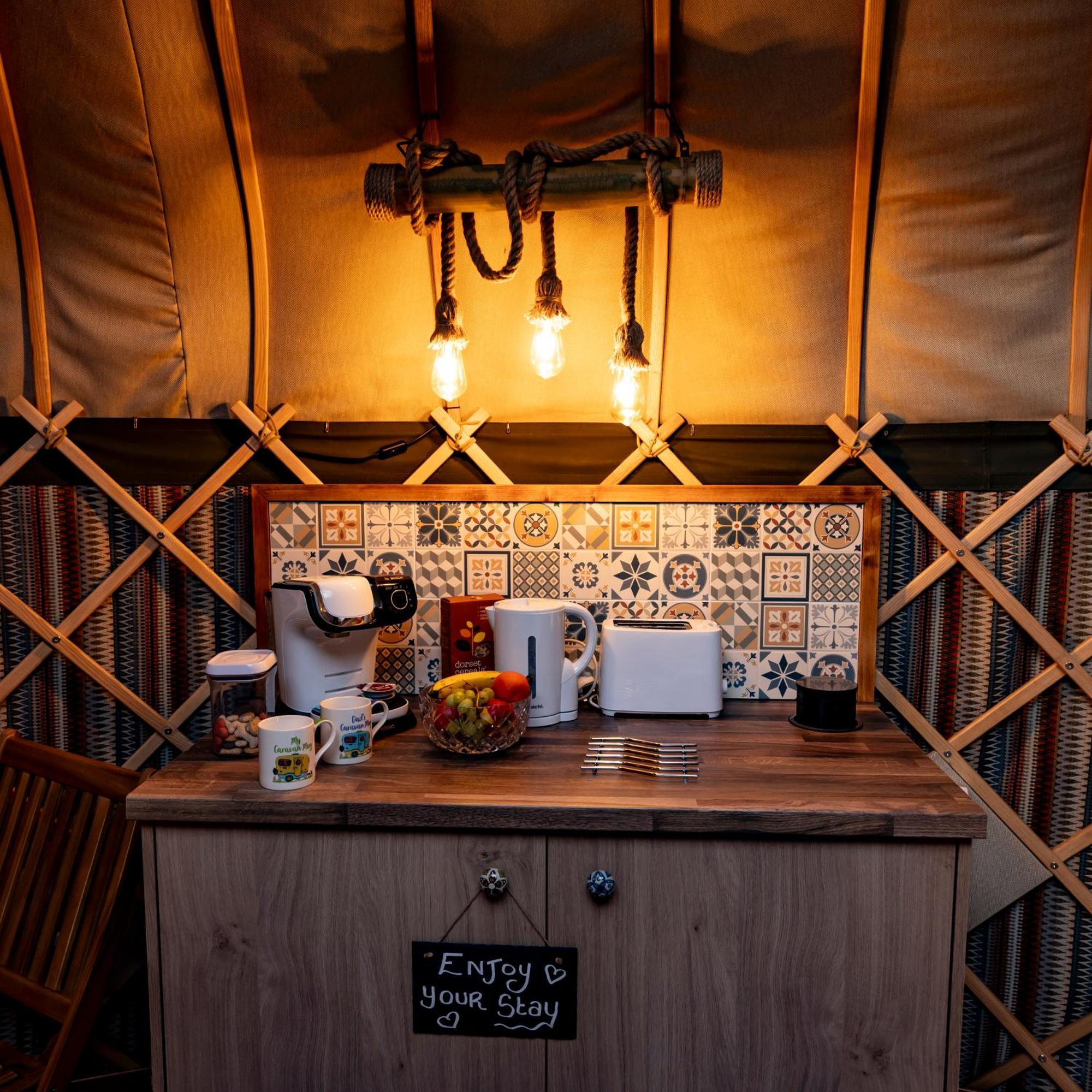Glamping At South Lytchett Manor Ξενοδοχείο Poole Εξωτερικό φωτογραφία